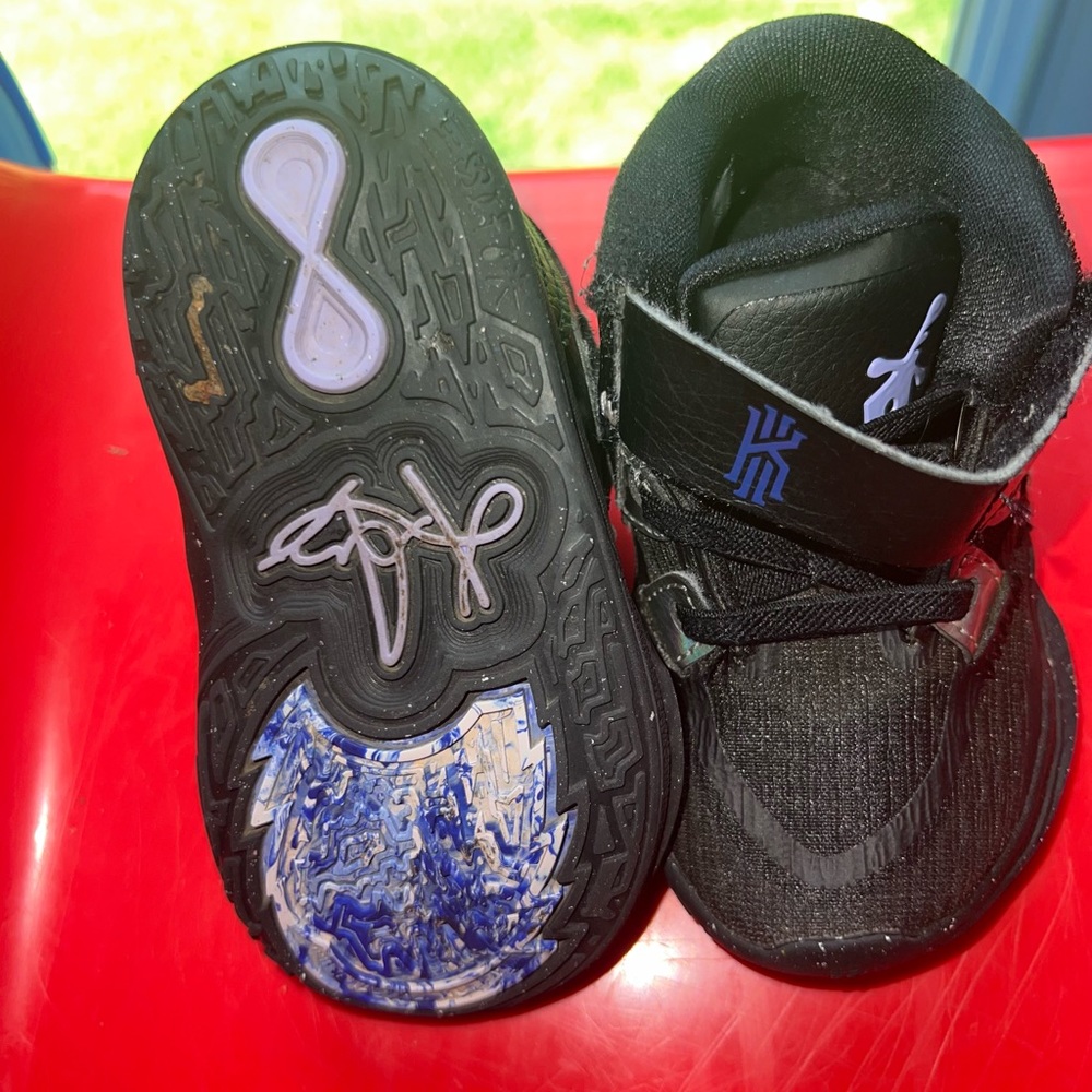 Kyrie shoe size 6 toddler black